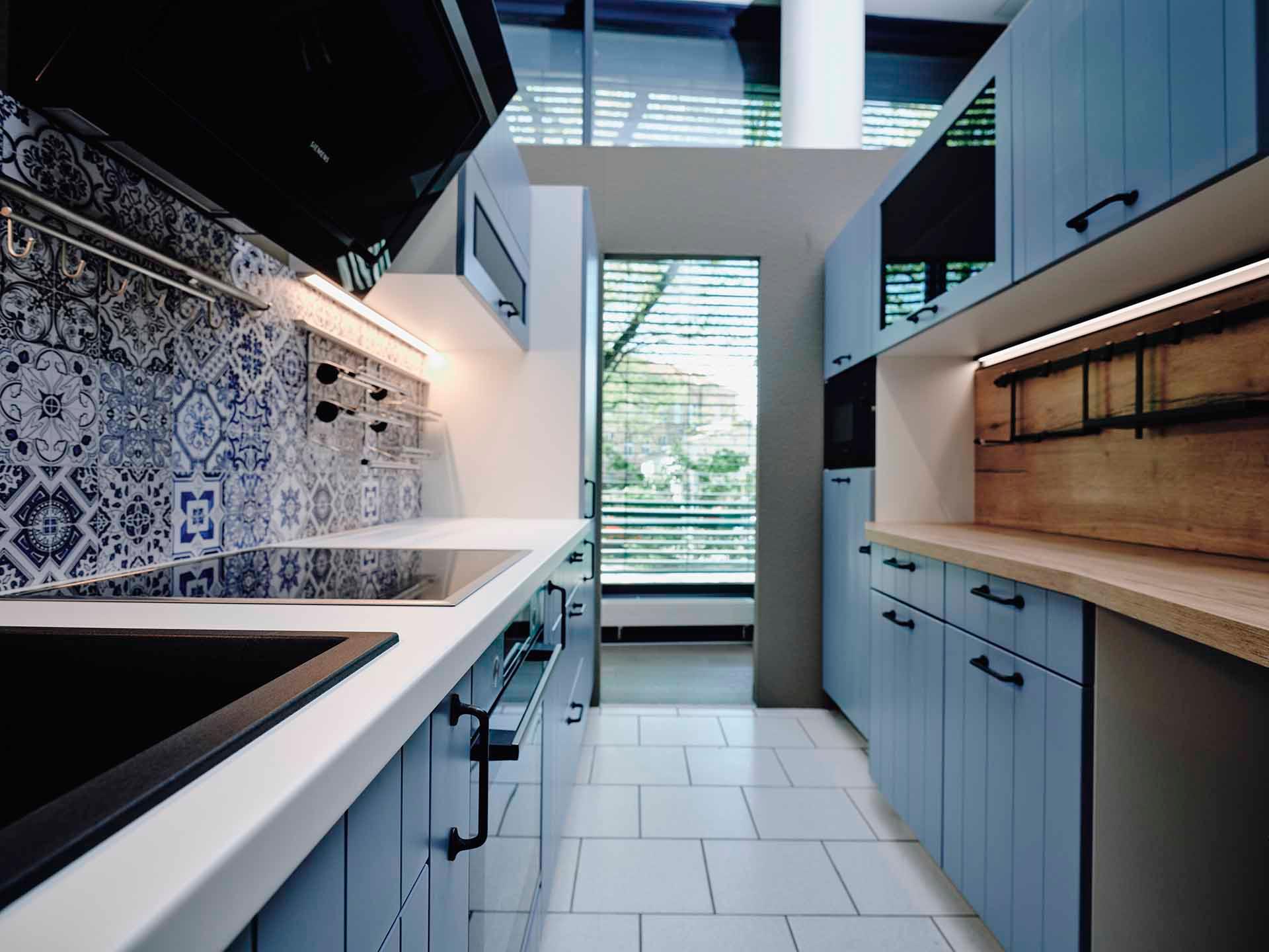 Hölzel baut auch Küchen für kleine Räume.jpg