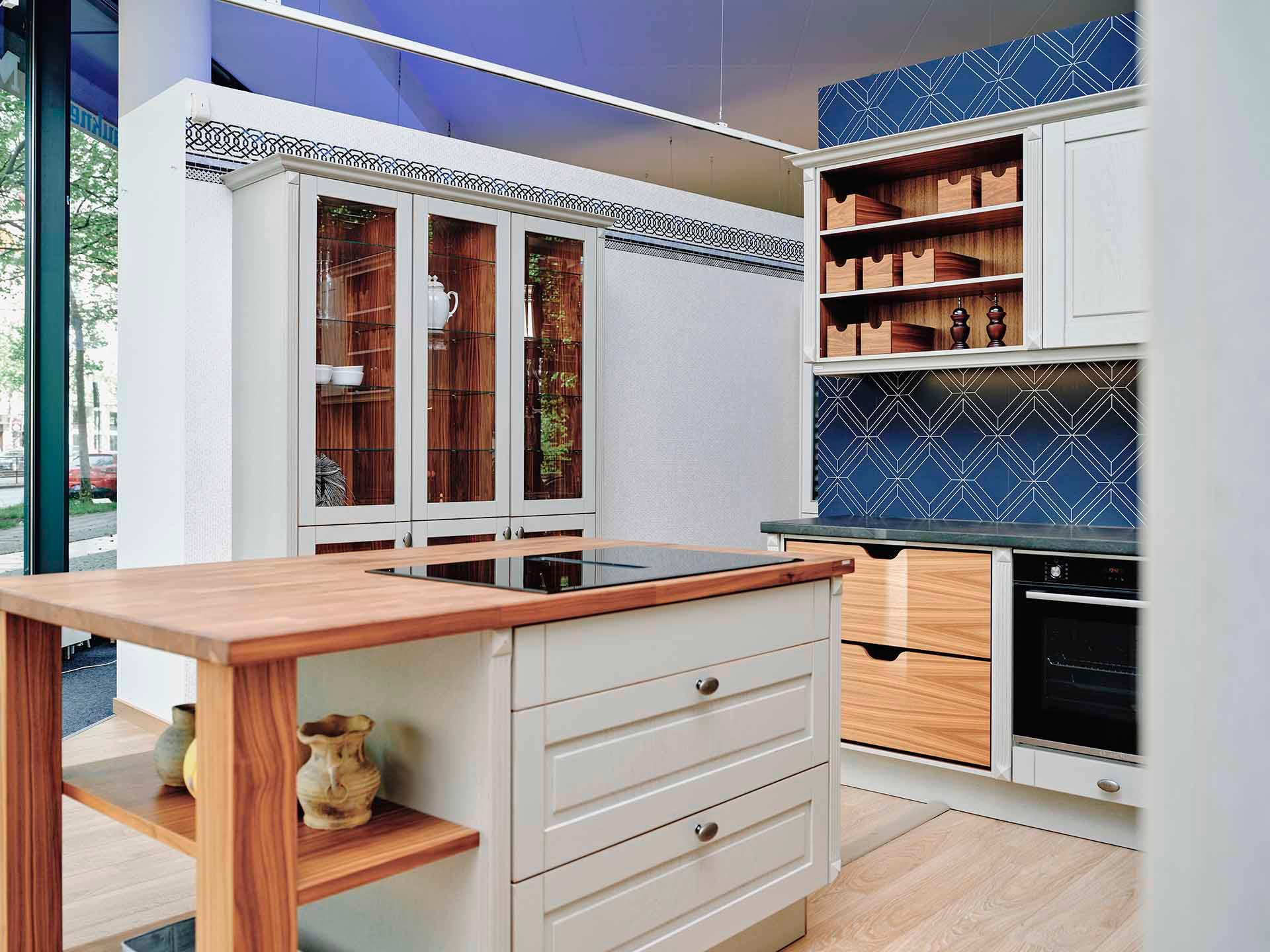 Zeig was Du hast Vitrinenschränke mit Klarglas.jpg