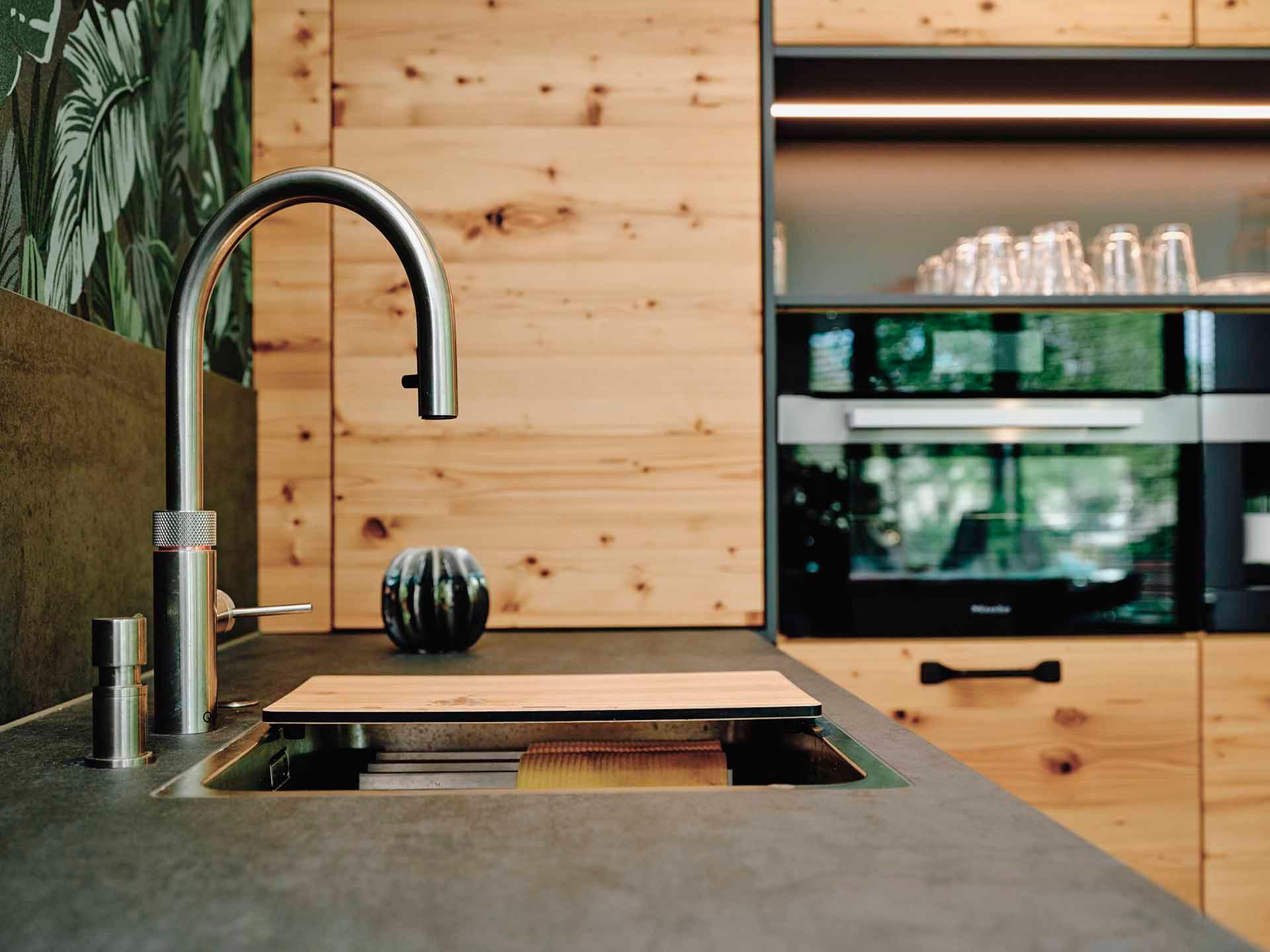 hochwertige Edelstahl Armatur für Küchen.jpg